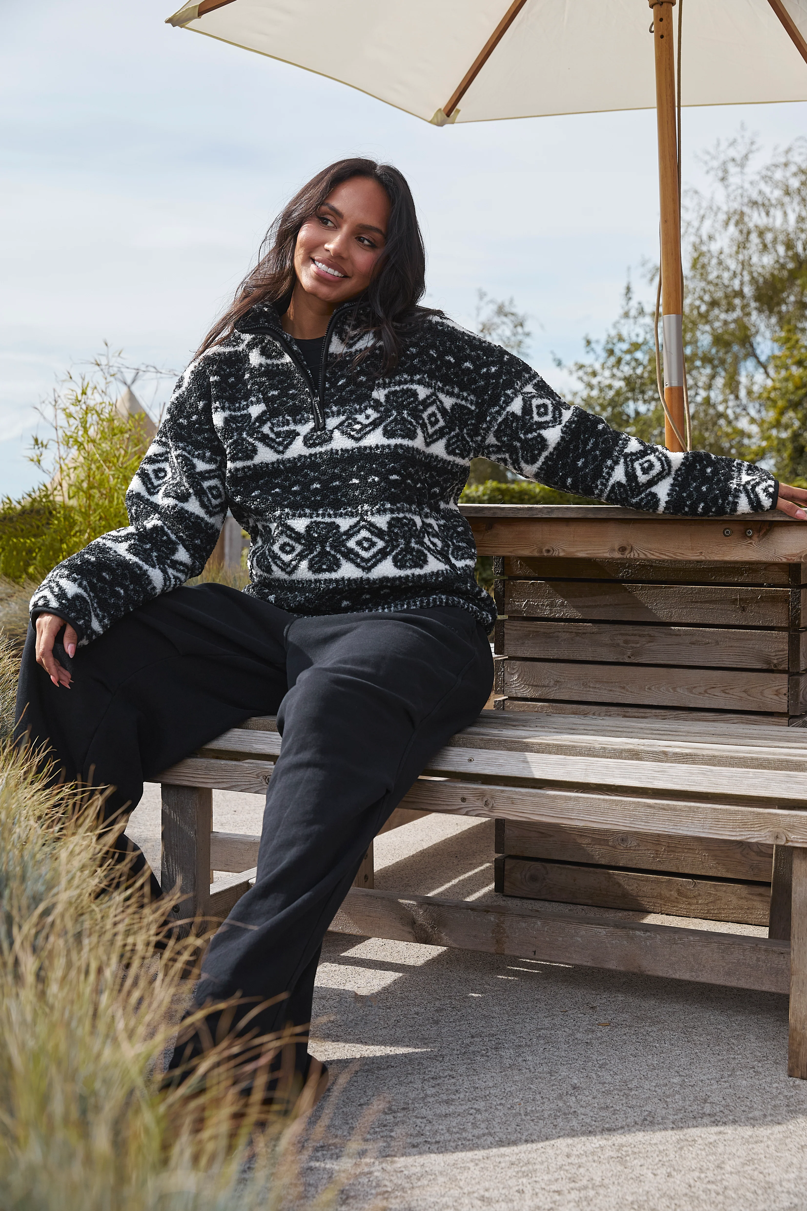 Teddy 1/4 Zip Fleece in Aztec Monochrome - Image 5